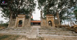 1772587977 mxh 7977 ngoi den thieng cach ha noi 40km noi phat tich bai tho than noi tieng 3311 width