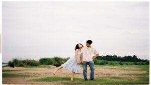 1e537ce1b2faf0682a8676a15e9bb51f tips chup anh couple khi di du lich 4