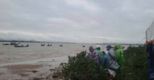 2 Vo Chong Bi Lat Thuyen Khi Danh Ca Mot Nguoi Mat Tich 4237