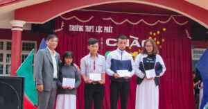 20 Nam Cho Mot Loi Xin Loi Buc Thu Khien Thay Hieu Truong Roi Nuoc Mat 405