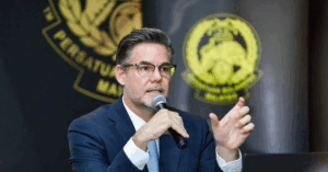 3312178 1760853484770245143087 17640374348861088471039 0 0 628 1200 Crop 17640378190281481506495