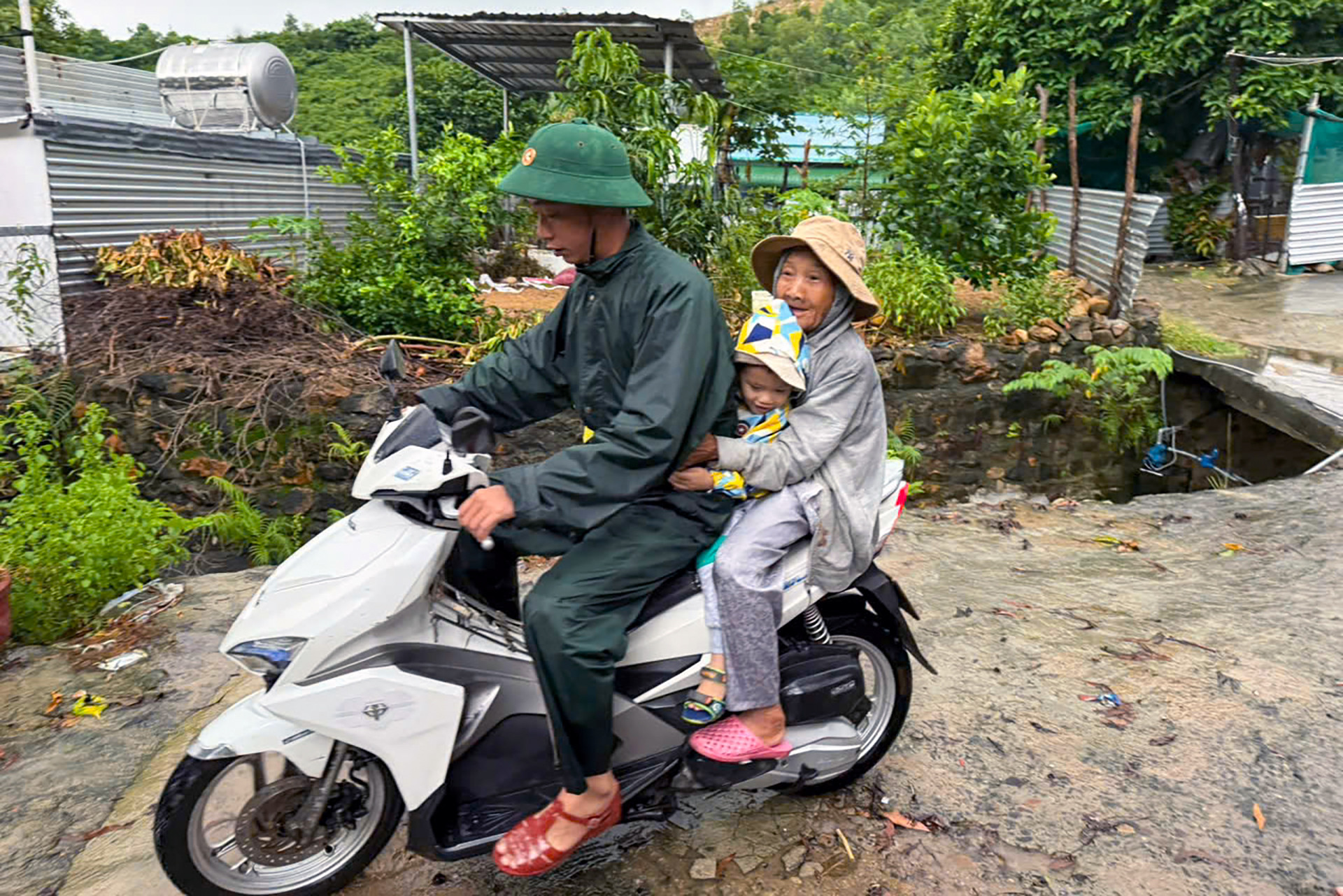 4466507923767146564 1 1242