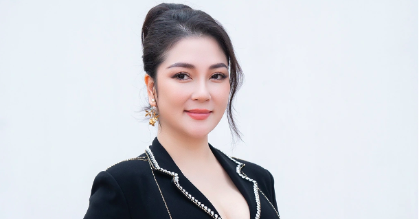 4Hoa Hau Cua Viet Nam Gay Me Long Nguoi Nho Khuon Trang Day Dan La Ai 3078