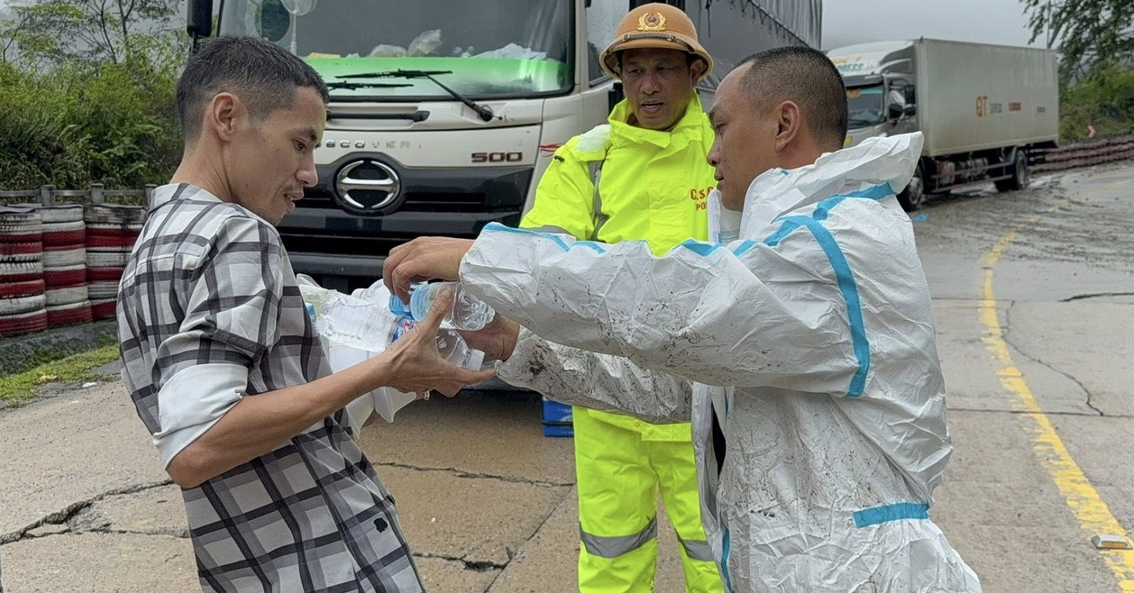 5 Ngay Mac Ket Giua Cung Deo Sat Lo Dem Nghe Tieng Da Roi Tim Toi Muon Rot Ra Ngoai 3240