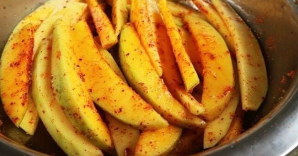 589A693F Cach Lam Nuoc Cham Xoai 8 17421263089281635612217 45 105 423 709 Crop 174212631537452219971