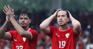 668A2F201936B Shayne Pattynama Dan Thom Haye 1762522697500425173404 44 0 640 1139 Crop 1762523296525