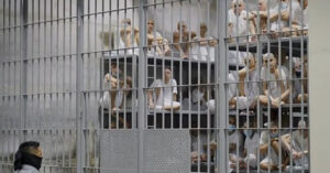 Bên trong nhà tù khét tiếng nhất thế giới: Đèn sáng 24/7, không thăm nuôi 1 7 trong nha tu khet tieng bac nhat the gioi 1625
