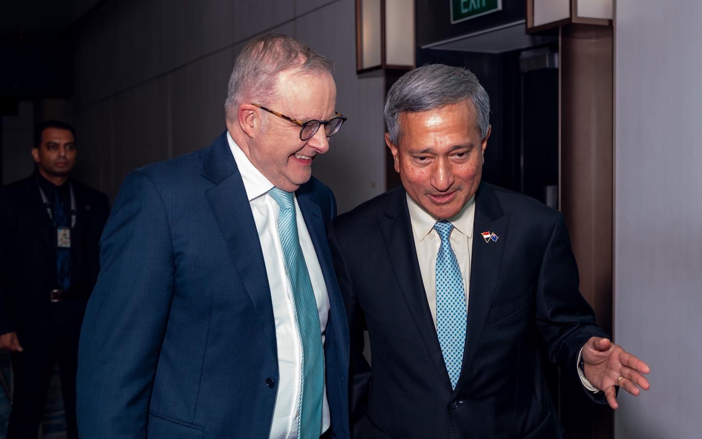 Australia SIngapore thu tuong Australia Anthony Albanese deo kinh va ngoai truong Singapore Vivian