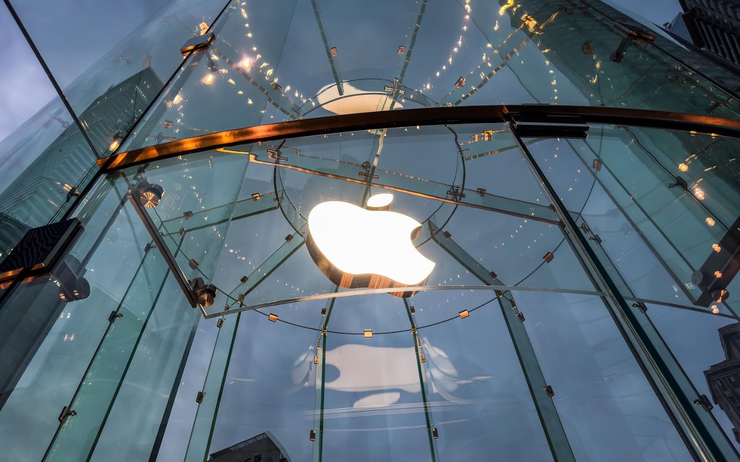 Giam Doc Ai Apple Tu Chuc 2