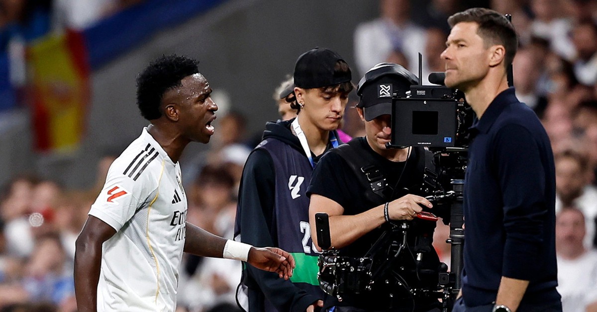 Anh Bai Cot Giua Trang 8 9 17640771587291135803819 0 0 1005 1920 Crop 1764077320372953135039