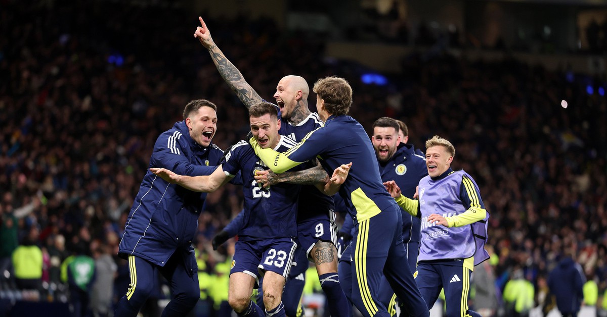 Anh Bai Cot Phai Trang 8 9 1763558836666251201418 0 0 1340 2560 Crop 17635589303691546475275