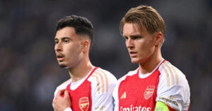 arsenal bat ngo thanh ly hang loat cau thu 74
