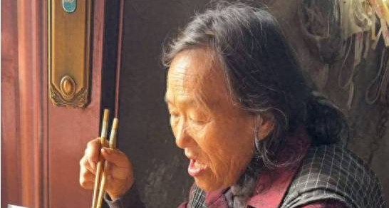 Ba Lao That Lac 50 Nam Tim Thay Nguoi Than Chi Sau 2 Gio Nho Cong Dong Mang 2588