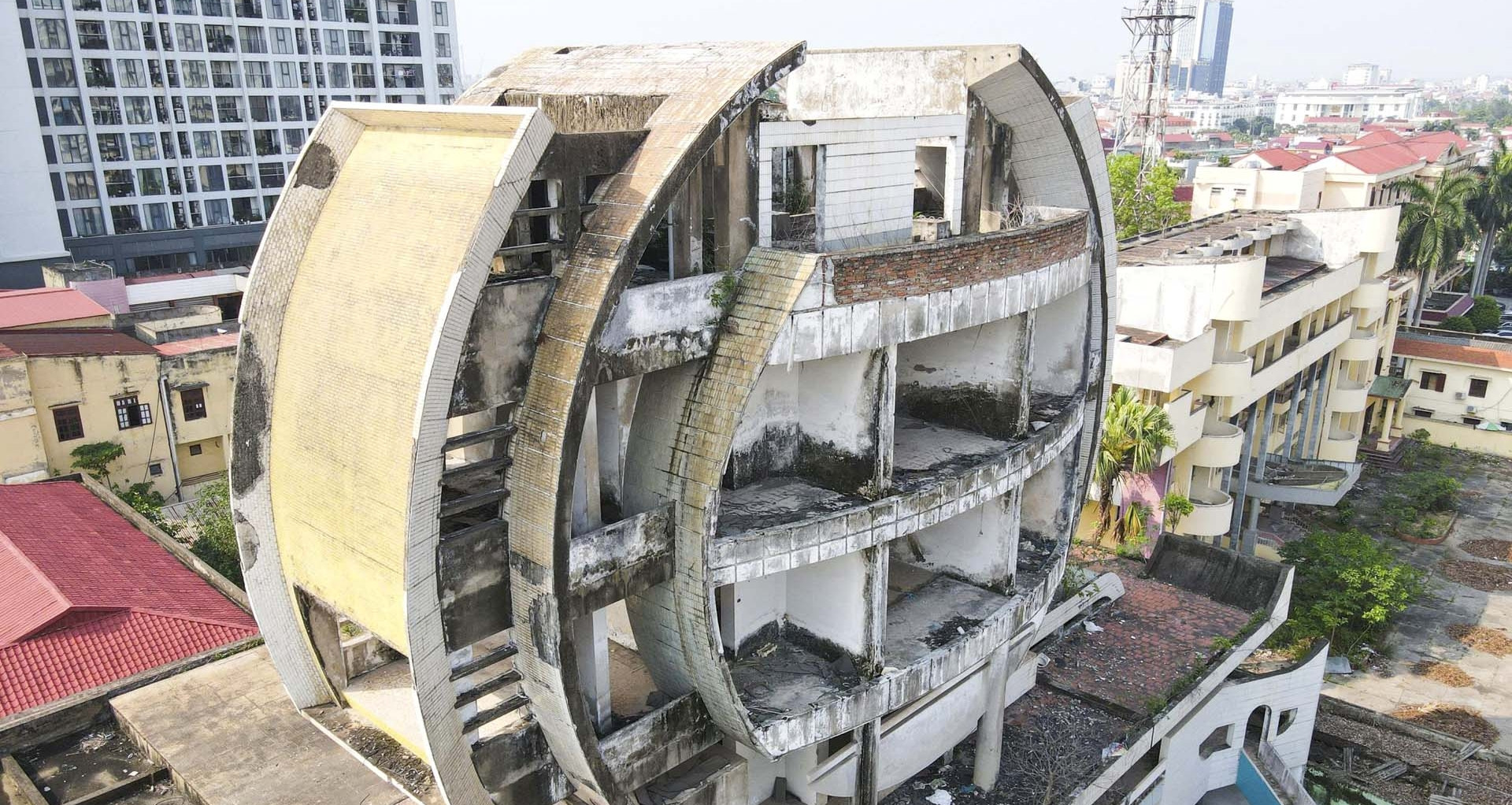 Bac Ninh Nhieu Tru So Cong Tren Dat Vang Bo Hoang Xuong Cap Nghiem Trong 2449