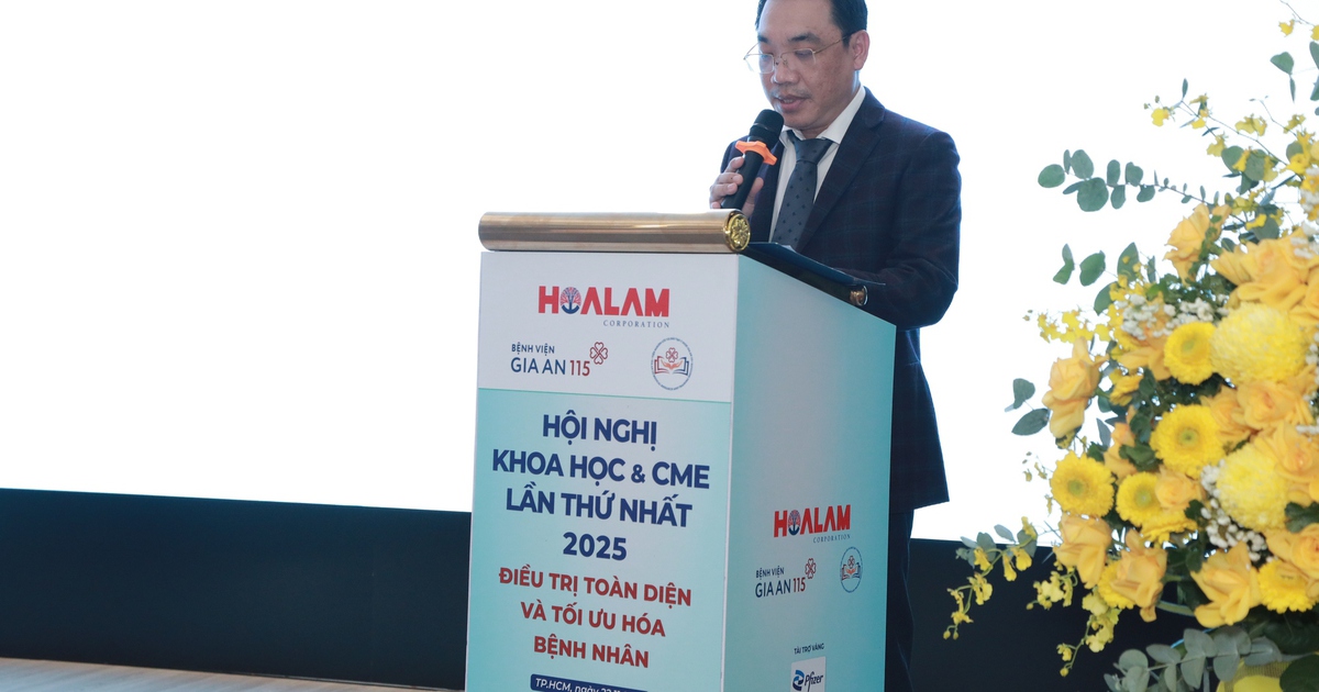 Bac Si Nguyen Duc Loc Quyen Giam Doc Dieu Hanh Benh Vien Gia An 115 Phat Bieu Tai Hoi Nghi Anh Bvcc