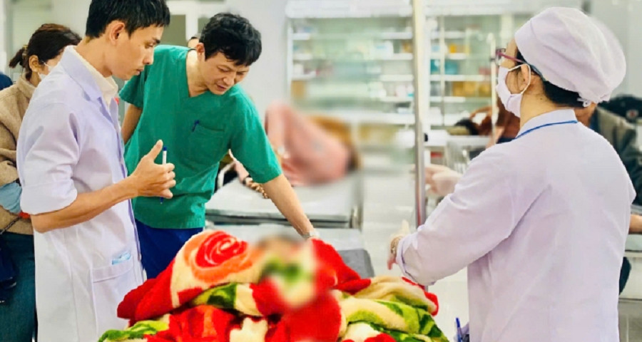 Bam Xe Cong Nong Choi Dua 13 Hoc Sinh Nhap Vien 1246