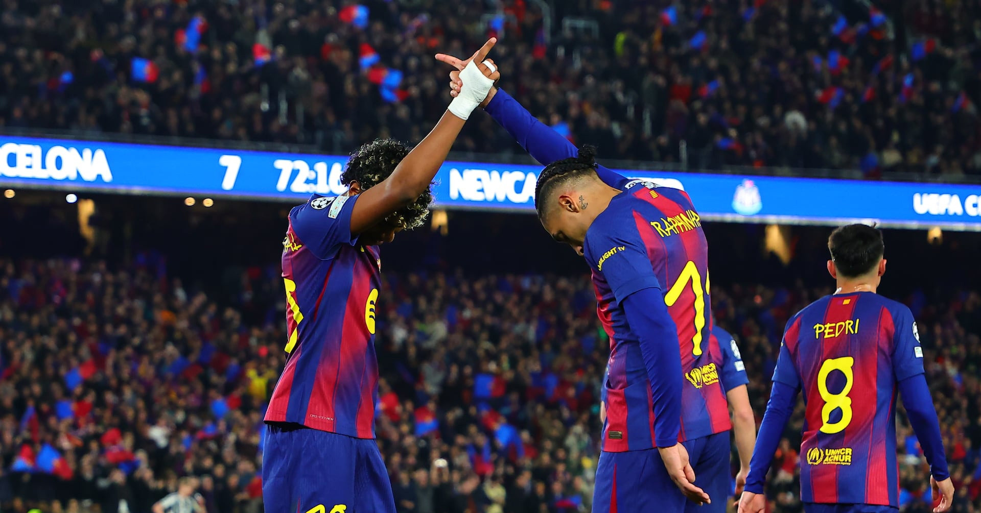 barca thang newcastle 7 2 may doi bom cua hansi flick 660