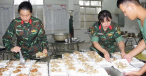 Bep An Da Chien Am Long Nguoi Dan Vung Ngap Lu 1792