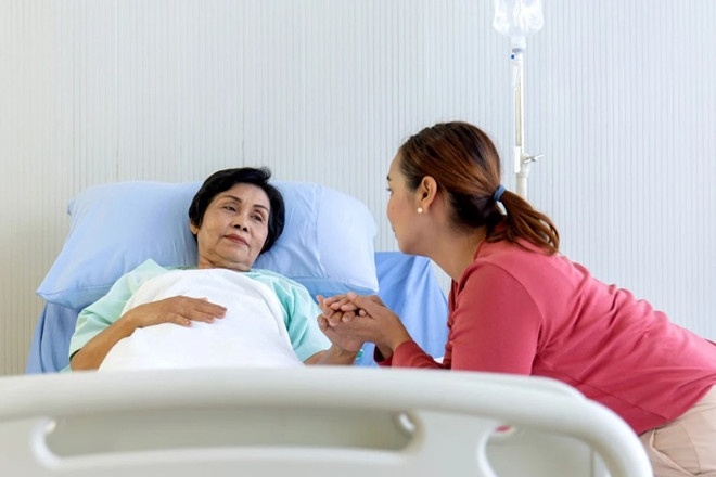 Bi Nga Phai Nhap Vien Toi Quyet Dinh Thue Nguoi Cham Soc Ma Khong Nho Con Dau A524C5234F054A209A5723