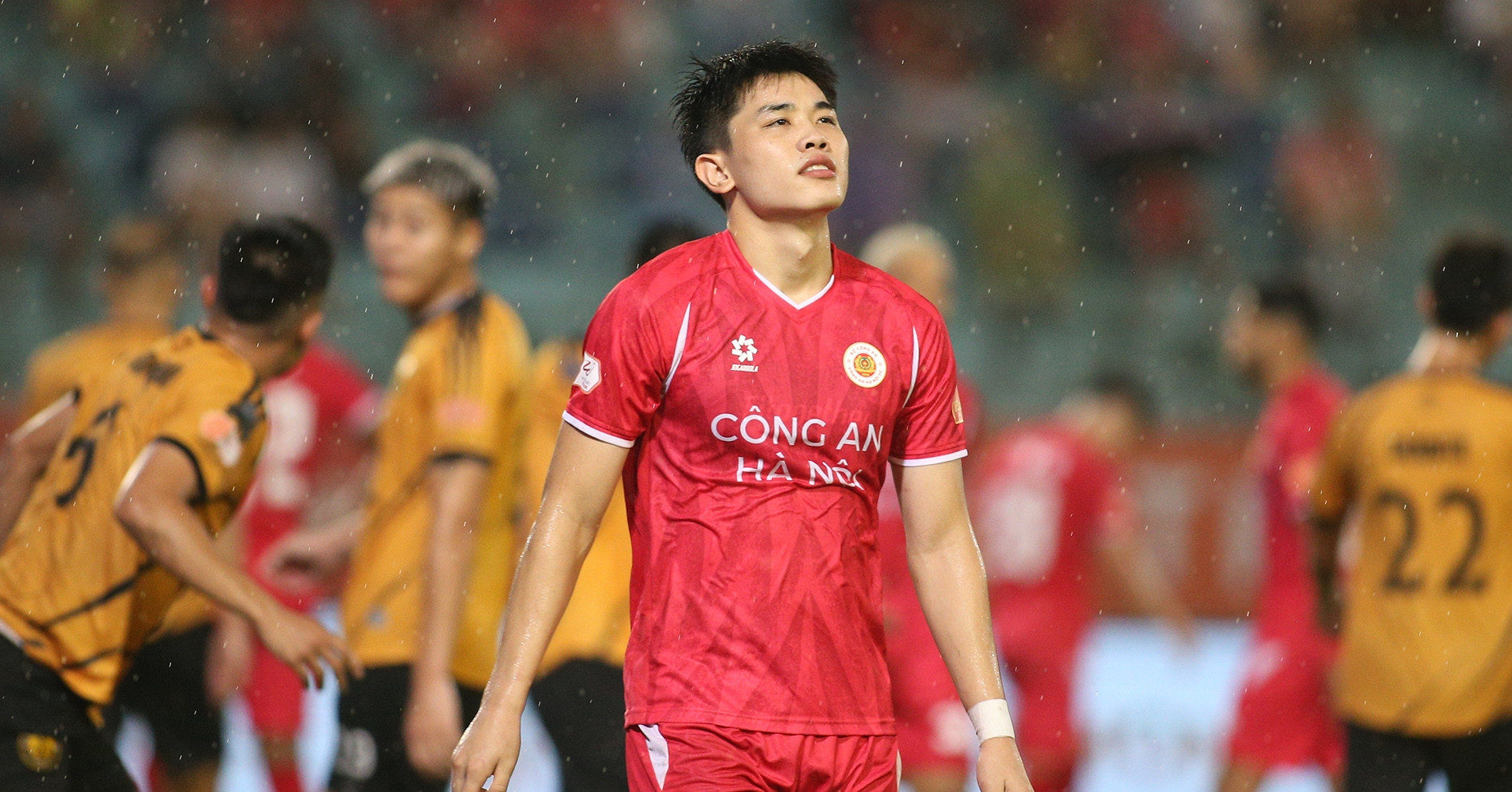 bi tranh da penalty dinh bac lo co hoi lap ky luc v league 149