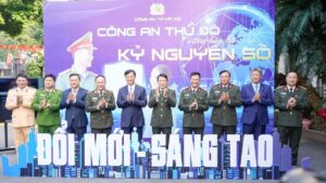 Bo Truong Bo Cong An Va Bi Thu Thanh Uy Ha Noi Trai Nghiem Cac Mo Hinh Chuyen Doi So Cua Cong An Thu