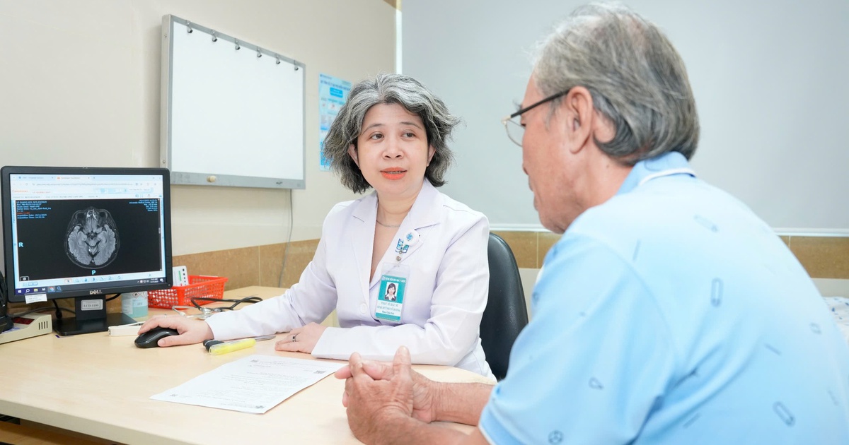 Bs Ckii Dinh Huynh To Huong Khoa Than Kinh Bv Dhyd Kham Nguoi Benh Co Trieu Chung Chong Mat 17642401