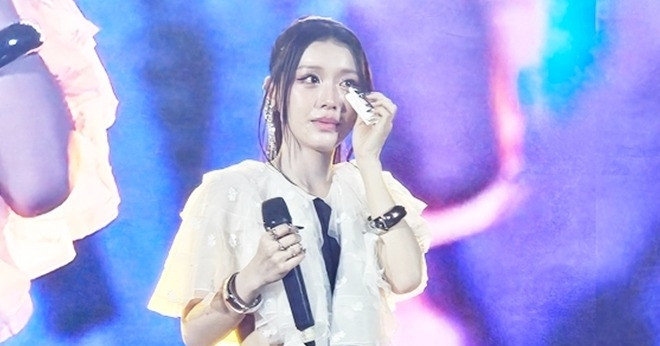 Ca Si Han Sara Khoc Nuc No Ke Ve 2 Nam O An 2320