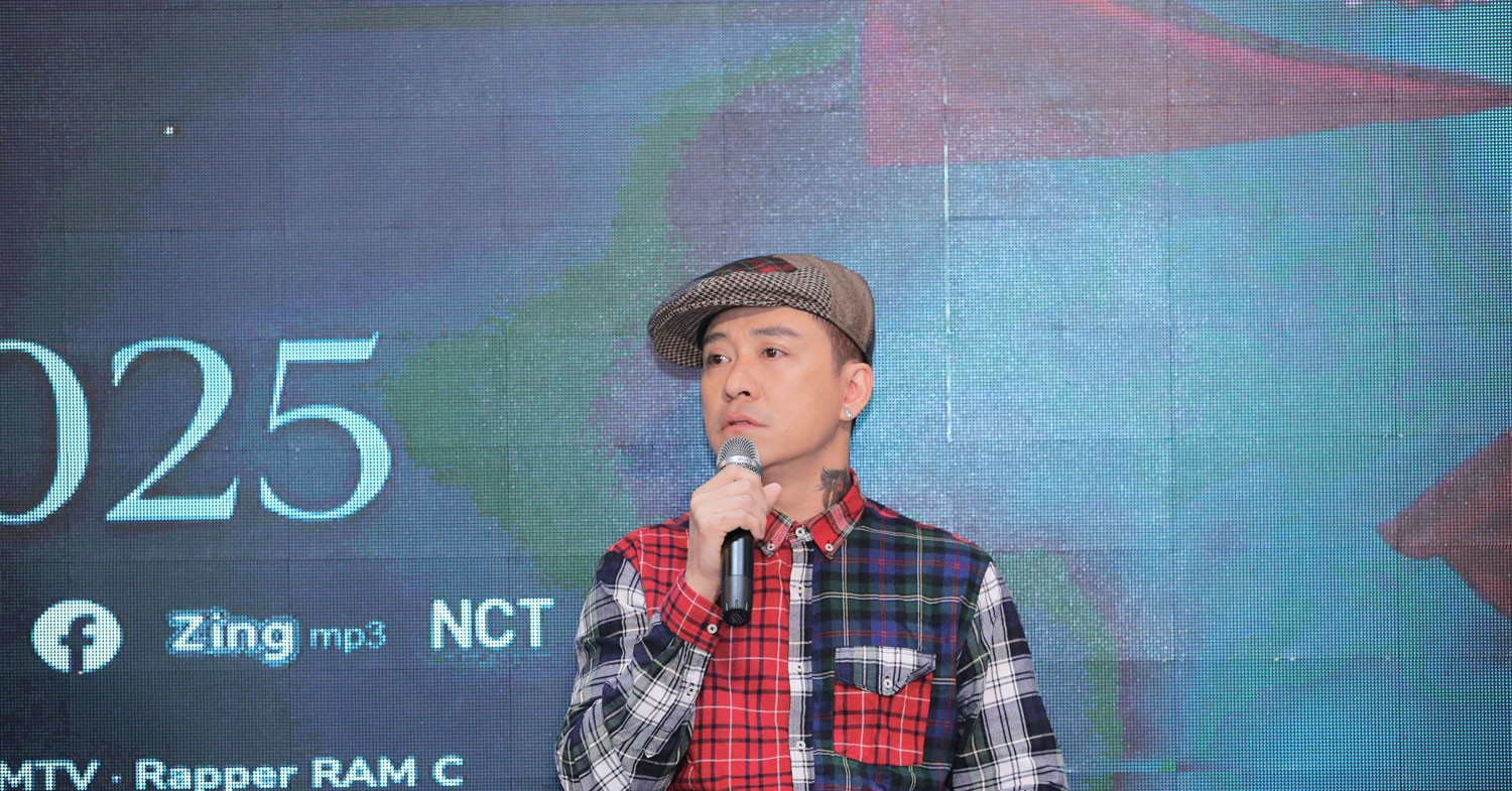 Ca Si Tuan Hung Khoc Noi Ve Quang Thoi Gian Nhieu Bao Giong 3441