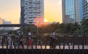 cac cong chuc indonesia se lam viec tu xa vao thu 6 moi tuan de tiet kiem nhien lieu anh minh hoa v
