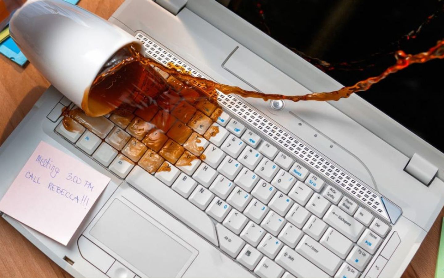 cach xu ly man hinh laptop bi vo nuoc 1