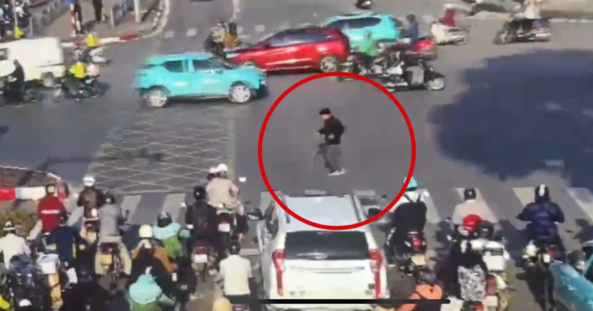 Canh Sat Trich Xuat Camera Ai Giup Truy Vet Tim Nguoi Dan Ong Di Lac O Ha Noi 442