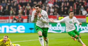 Ch Ailen Giat Ve Play Off Sau Tran Thang Sieu Kich Tinh Hungary 45