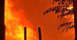 Chay Lon Nha Xuong Giua Khu Dan Cu O Tphcm Nguoi Dan Hoang Loan Di Doi Tai San 1190