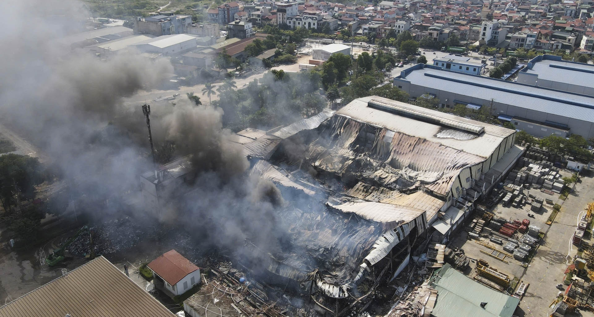 Chay Tai Kcn Bac Ninh Am I Gan Mot Ngay Luc Luong Chuc Nang No Luc Khong Che 3185