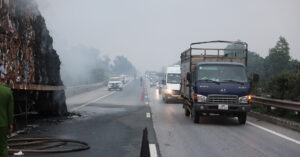 Chay Xe Cho Phe Lieu Tren Cao Toc Noi Bai Lao Cai 344