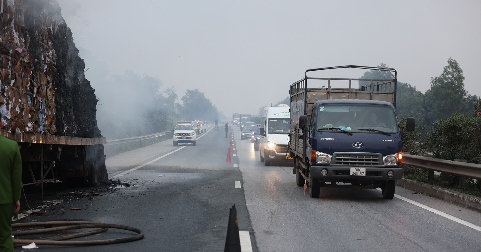 Chay Xe Cho Phe Lieu Tren Cao Toc Noi Bai Lao Cai 344