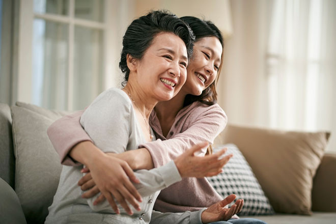 Chong Cu Nho Toi Giup Cham Me Anh Khi Ba Benh Toi Phan Van Giua Tinh Nghia Va Long Tu Trong F7176E57