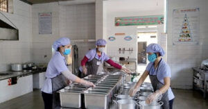 chu tich ha noi yeu cau niem yet cong khai nguon goc thuc pham vao truong hoc 2035