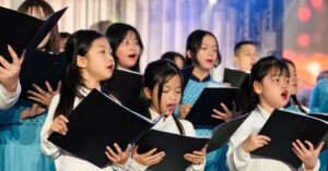 Chuyen Gia Go Nut That De Ca Si Noi Tieng Ve Day Nhac Trong Truong Hoc 953