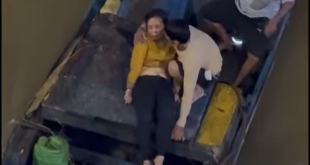 Clip Nguoi Hung Lao Xuong Song Cuu Nguoi Phu Nu Nhay Cau Tan Ly Trong Dem 1530