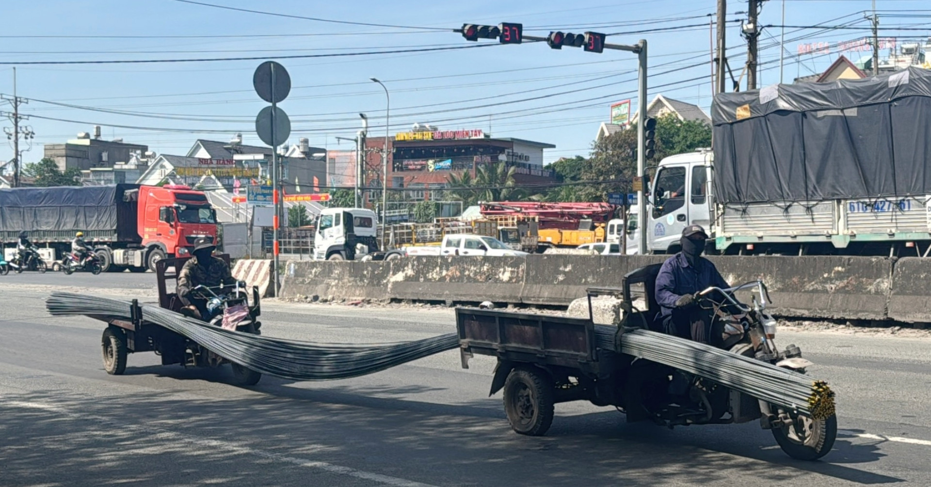 Clip Xe Ba Gac Cong Bo Sat Dai 10M Nao Loan Quoc Lo 1258