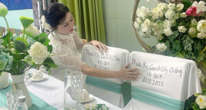 Co Dau Dong Thap Chia Se Xuc Dong Ve 2 Chiec Ghe Trong Trong Le Dinh Hon 1898