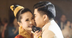 co dau lao hat tieng viet tang chu re quan khach ngo ngang vi qua hay 921