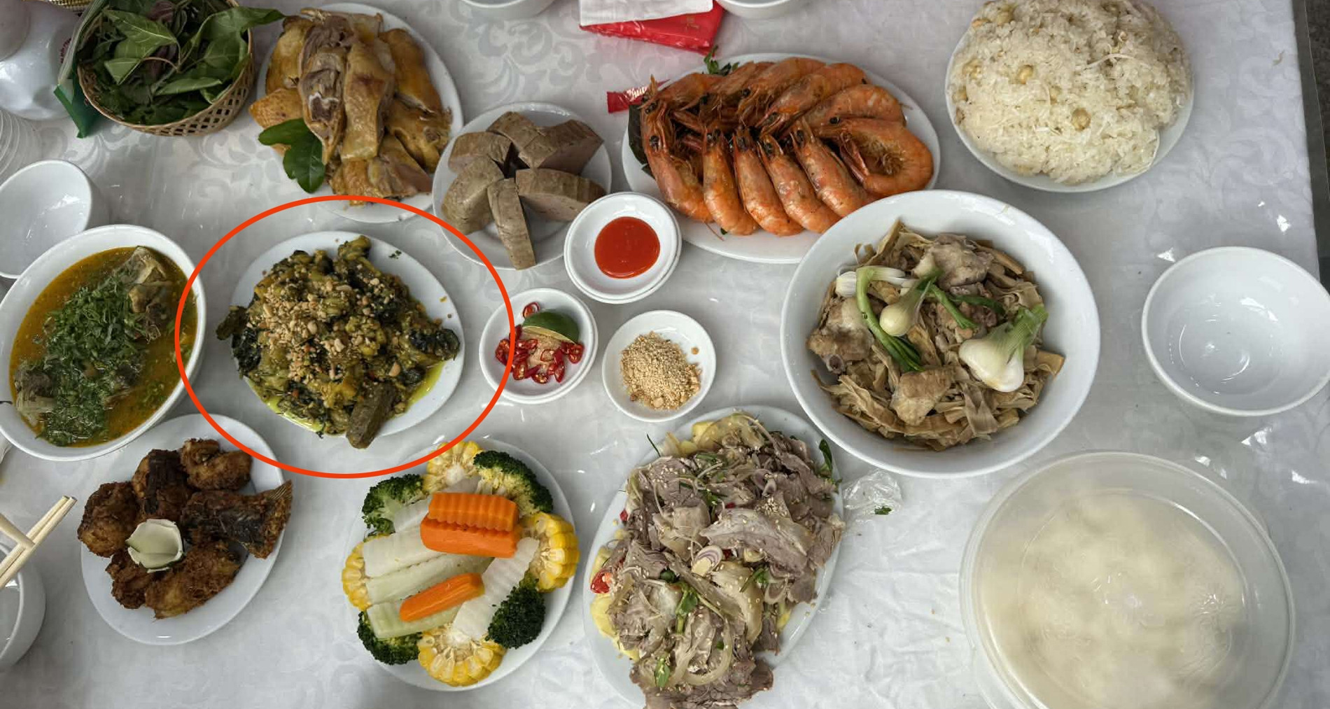 co gai phu tho du dam cuoi o ninh binh me tit mot mon trong mam co 1021