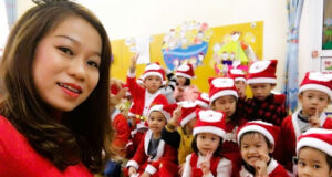 Co Giao 9 Nam Chong Choi Voi Can Benh Ung Thu Van Deu Dan Don Tre Bang Tinh Yeu 358