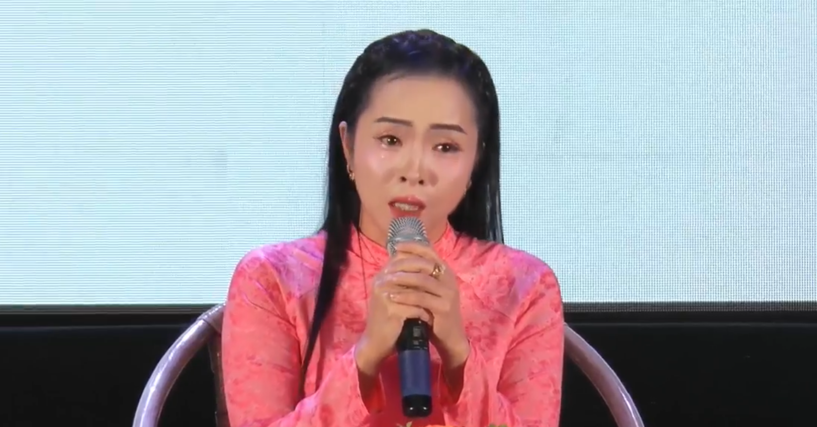 Co Giao Bat Khoc Khi Bat Ngo Nhan Duoc Loi Tri An Tu Nu Sinh Co Ngan Bo Hoc 301