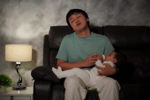 Con Toi Khoc Dem Hang Xom Tra Thu Bang Cach Bat Nhac Am I 298