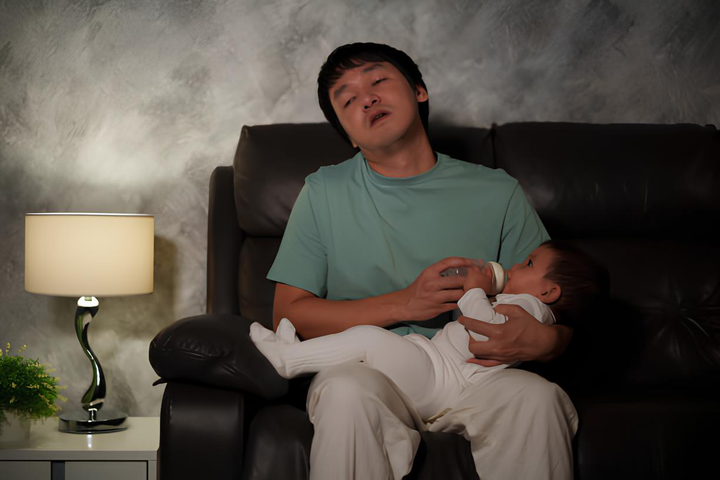 Con Toi Khoc Dem Hang Xom Tra Thu Bang Cach Bat Nhac Am I 298