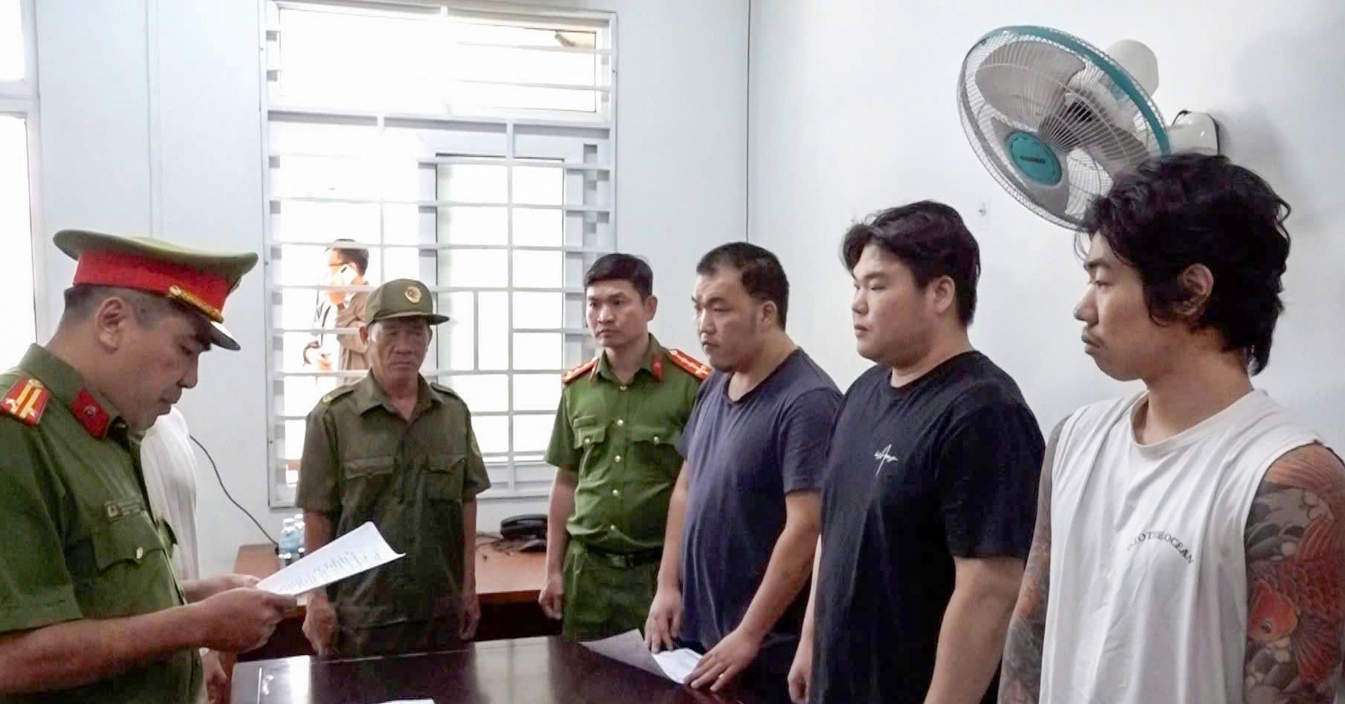 cong an khanh hoa bat giu 3 nguoi han quoc dang bi truy na do 2907