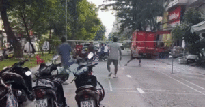 Cong An Lam Viec Voi Nhom Nguoi Giang Luoi Danh Cau Long Giua Duong O Tphcm 978